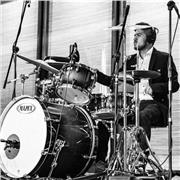 Profesor de música, iniciación musical, teoría, batería, guitarra, piano, bajo, producción musical y otros